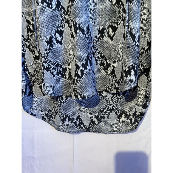 Joe Fresh Snakeskin Print Blouse Top XS Black Gray Long Sleeve Hi-Low Hem - Picture 3 of 9